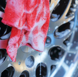 2025台灣五大鐵粉去除劑推薦｜GAMA紫爆鋼圈鐵粉清除劑榮登最暢銷第一名