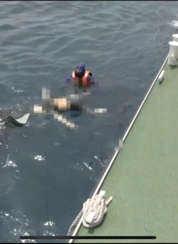 海巡署接獲通報 花蓮七七高地外海發現浮屍 即刻打撈助返家