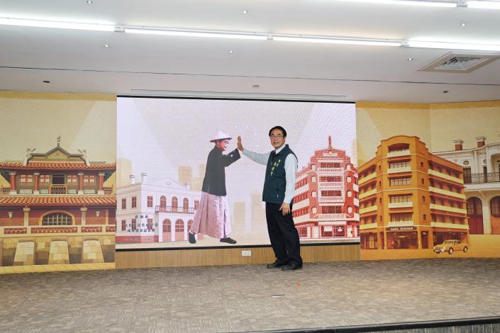 六都首創　臺南市長黃偉哲打造AI文化內容生成平台　匯聚萬張老照片訓練專屬模型　推動文化資產數位保存