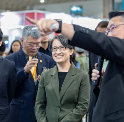 「Secutech 2026第27屆臺北國際安全科技應用博覽會」登場　蕭美琴副總統參觀強調全社會防衛韌性