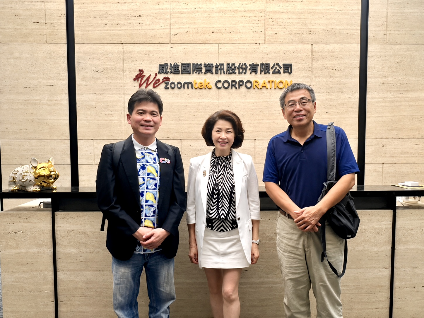 中正企管黃正魁主任拜會威進國際張力潔總經理　探索產學合作與AI教學發展
