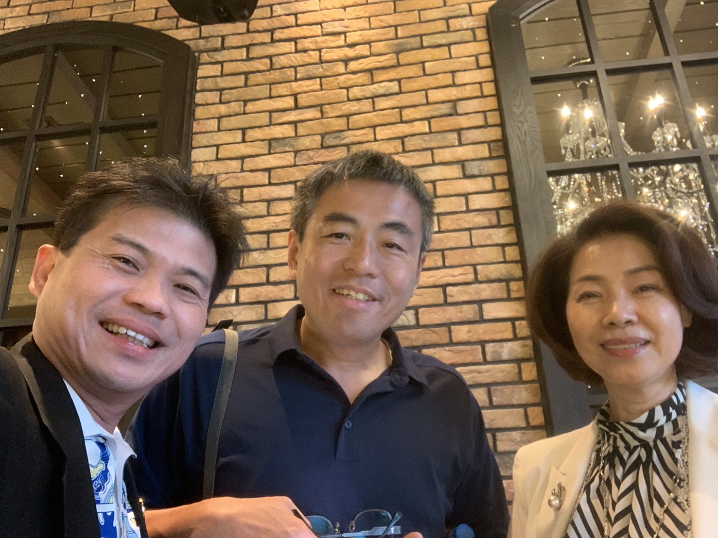 中正企管黃正魁主任交流威進國際張力潔總經理　探索產學合作與AI教學發展