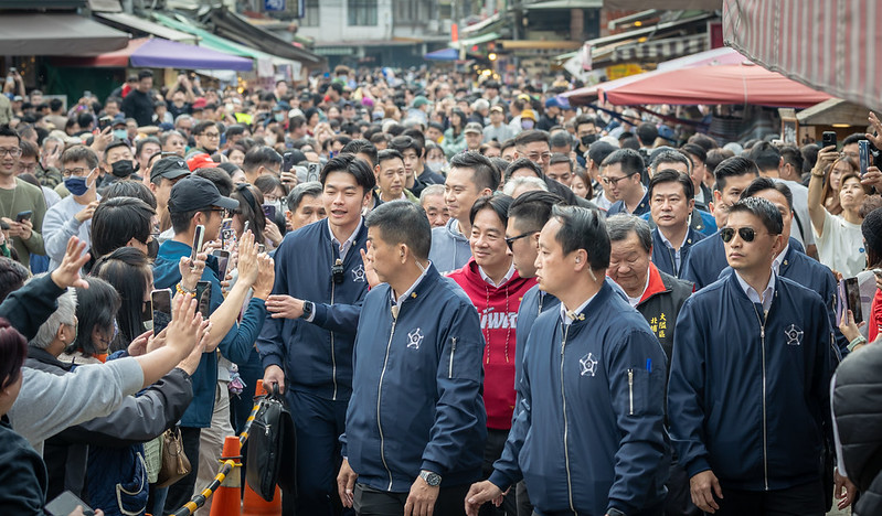 賴清德總統赴桃竹苗廟宇走春發放福袋　以經濟成長為後盾守護國防安全與社福照顧
