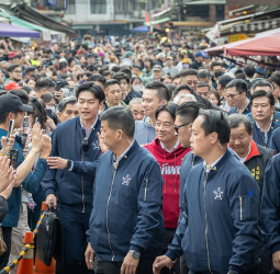 賴清德總統赴桃竹苗廟宇走春發放福袋　以經濟成長為後盾守護國防安全與社福照顧
