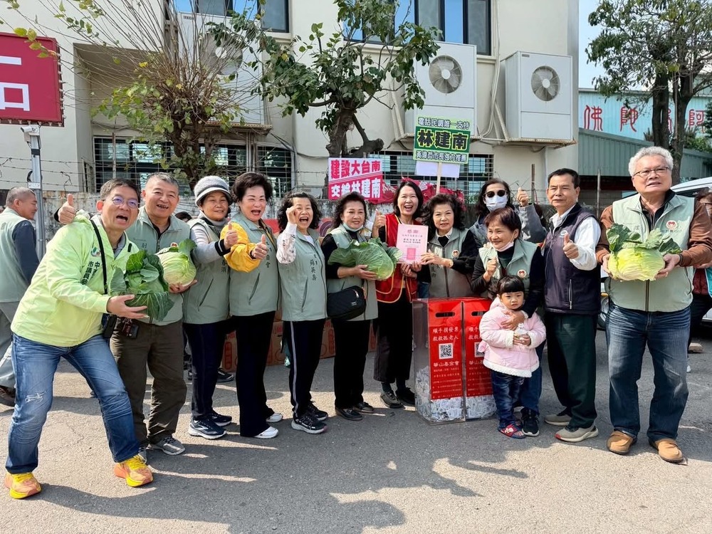 助農民過好年，林建南結合民間團體推動三場捐發票送高麗菜公益活動