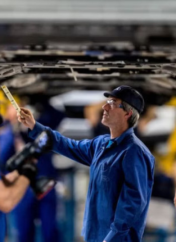 年薪380萬也無人應徵，福特Ford執行長揭露美國製造業藍領人才斷層與汽車維修技師缺工危機