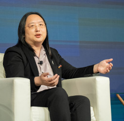 唐鳳推動數位千禧自由  臺灣邁向下一波公共數位治理新範式  中正大學企管系系主任黃正魁教授深度解析關鍵影響