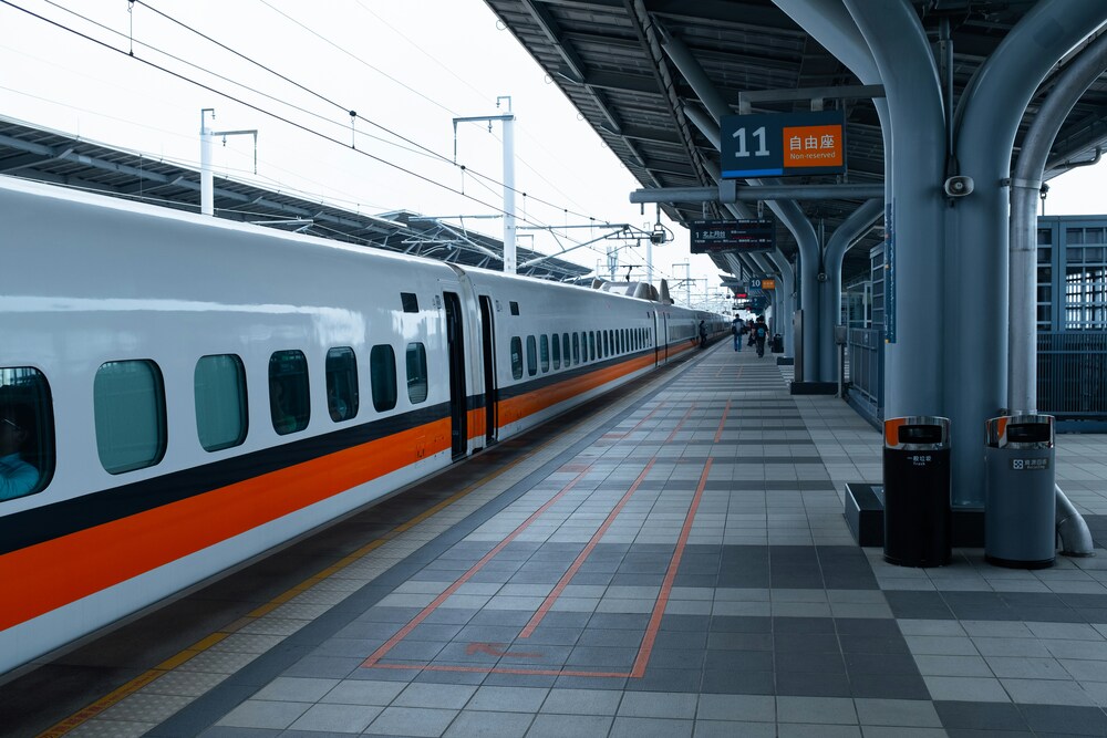 高鐵台南站旅客落軌意外一度中斷　1307車次停駛因應　中午全線恢復正常服務