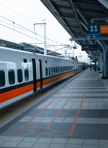 高鐵台南站旅客落軌意外一度中斷　1307車次停駛因應　中午全線恢復正常服務