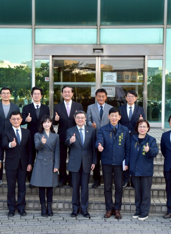 臺美關稅談判獲階段性成果，行政院長卓榮泰親赴臺南汽車產業座談會，傾聽產業界意見與需求