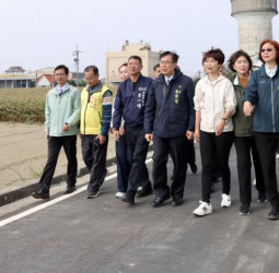 臺南市長黃偉哲邀中央視察農業建設，展現臺南農水路7年改善長度達4.7條高速公路並支持基層建設