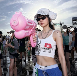 謝金燕備戰高雄WATERBOMB 2026！韓國朝聖水炸彈音樂節搶先體驗　9月高雄演出掀期待