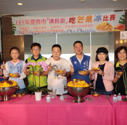 新營芒果節登場 5千碗芒果冰免費送 吃冰競賽吸引民眾共度消暑夏日