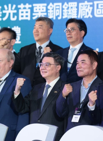 行政院長卓榮泰美光科技於苗栗銅鑼晶圓一廠揭牌典禮　加速完整半導體產業鏈升級邁入智慧應用時代