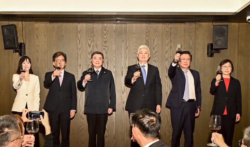 出席壽險公會新春聯誼餐敘　行政院長卓榮泰指出引導保險業資金投入公共建設的重要性，建設國家、照顧人民