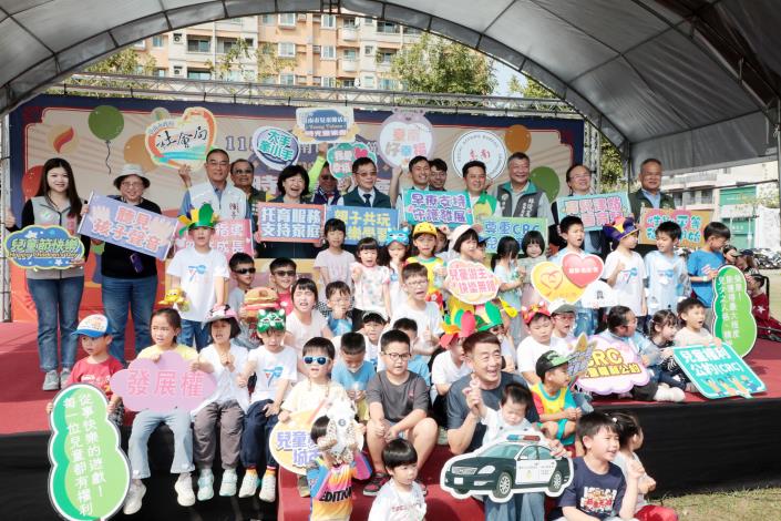 臺南市在兒童節前夕舉辦「Young Tainan 時光童樂會」　臺南市長黃偉哲強調推動育兒支持並營造更友善的親子環境