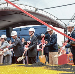 高雄楠梓園區聯外交通整體計畫聯合動土　行政院長卓榮泰指出藉由提升園區對外交通效率與客貨安全分流機制減輕楠梓交流道流量負擔