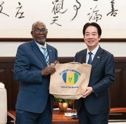 賴清德總統在建交45週年會晤聖文森副總理李考克 持續深化全方位夥伴關係並拓展邦誼