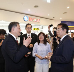 臺南市長黃偉哲視察三井OUTLET二期試營運現場　日本西松屋首選臺南看準消費潛力