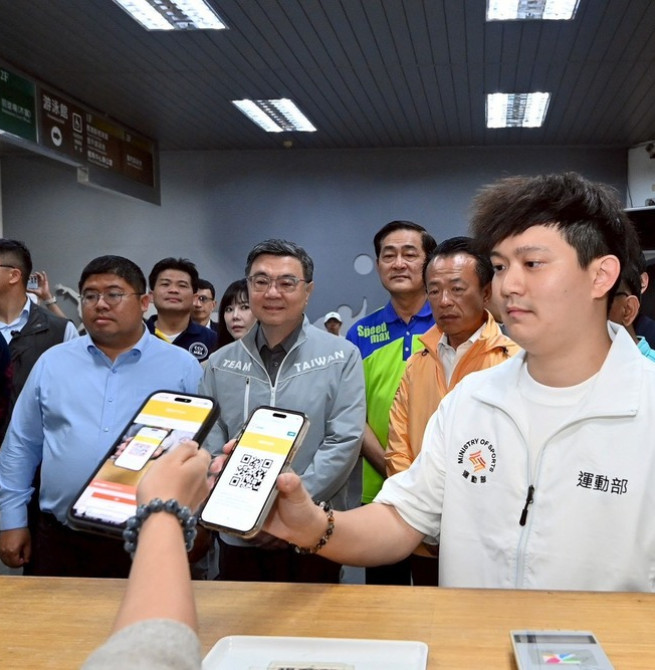 行政院長卓榮泰走訪中正大學　推廣運動幣措施並實地體驗重量訓練課程促進全民運動