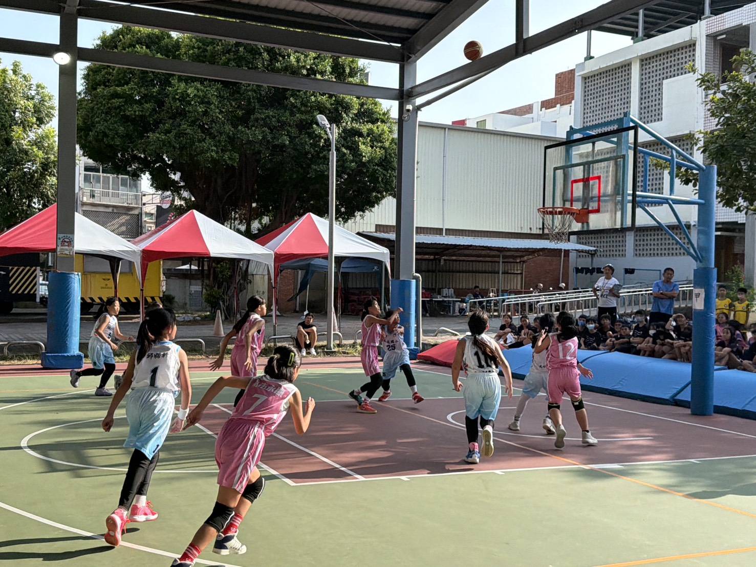 臺南國小籃球對抗賽開打 五大組別熱戰6天點燃校園籃球魂